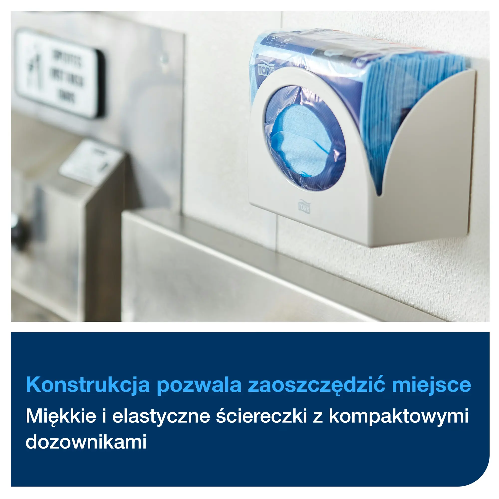 Ściereczki wielorazowe Tork W8, niebieskie czyściwo umieszczone w białym dozowniku ściennym