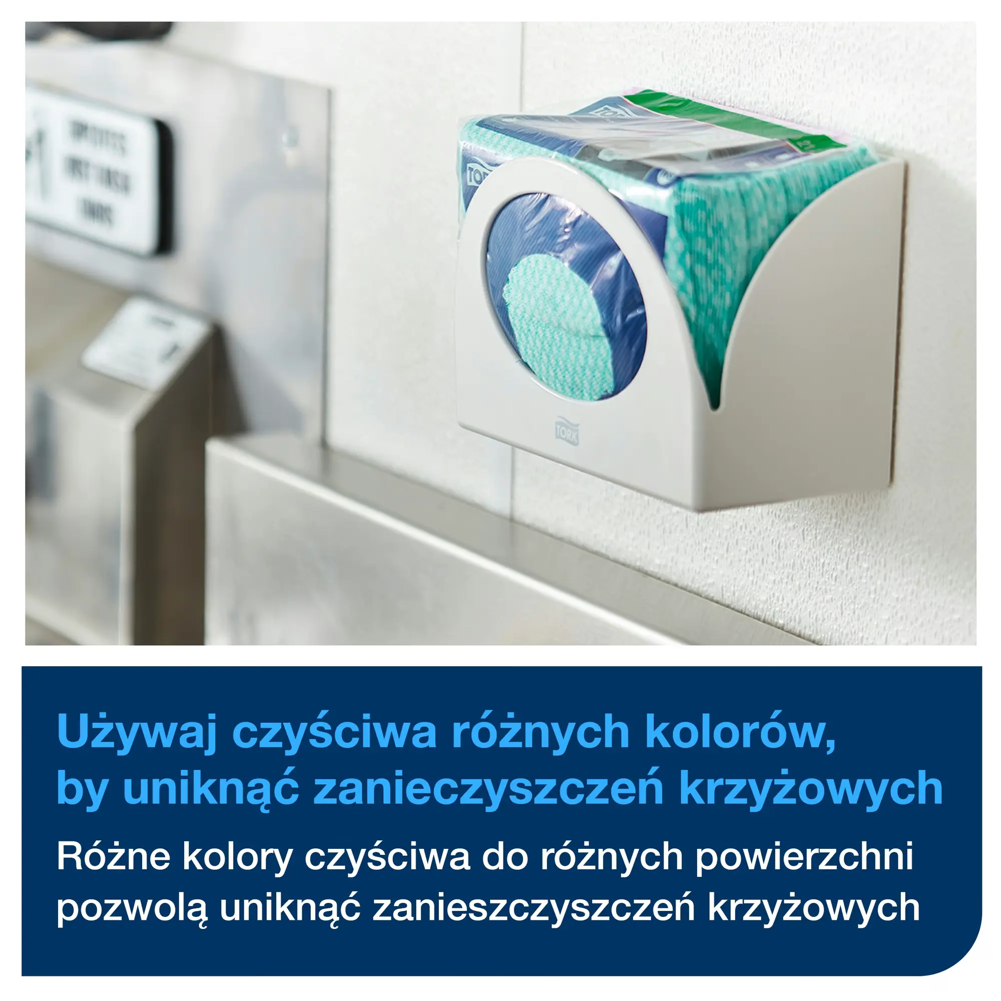 Ściereczki wielorazowe Tork W8, zielone czyściwo umieszczone w białym dozowniku ściennym