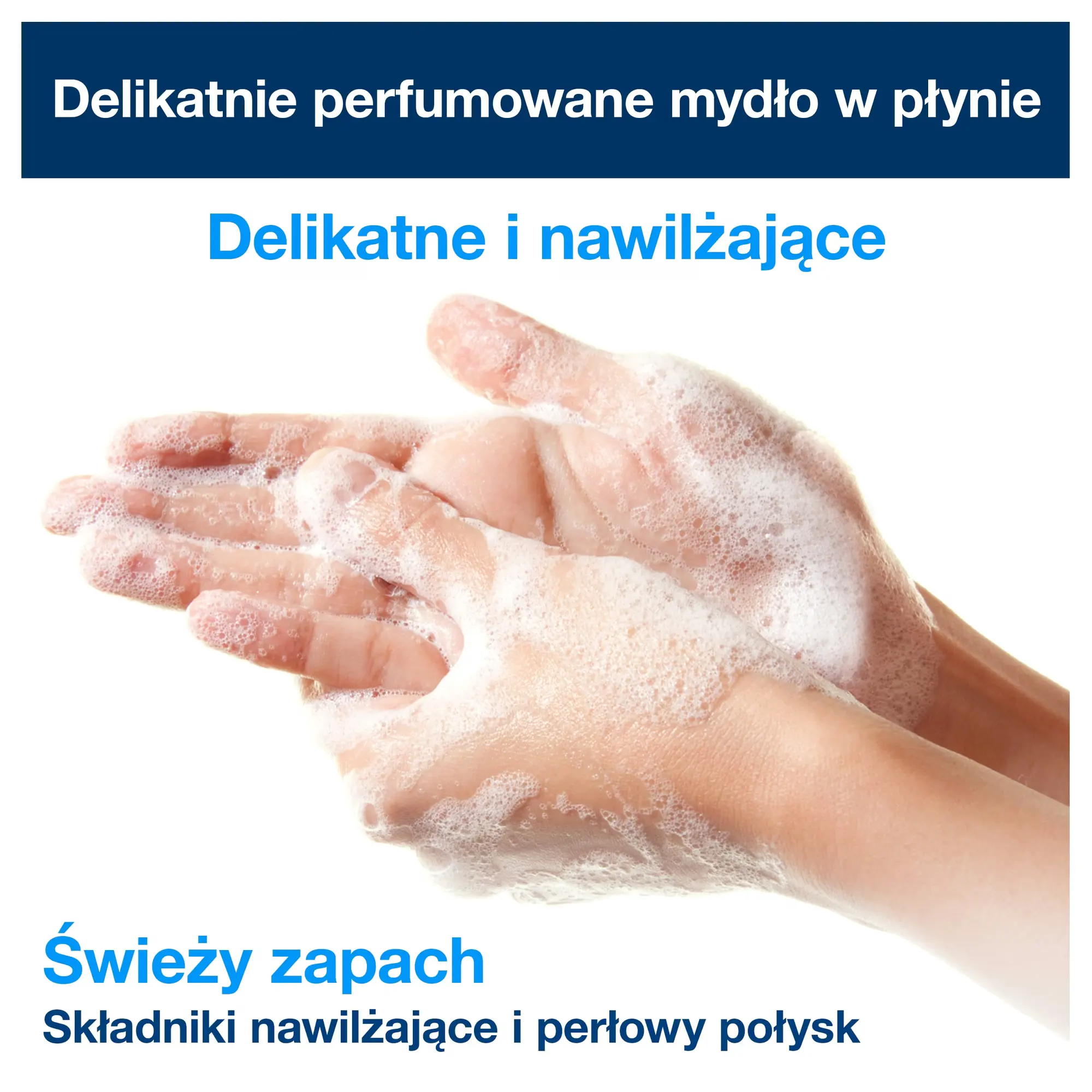 Tork delikatnie perfumowane mydło w płynie S1, dłonie pokryte białą pianą mydlaną