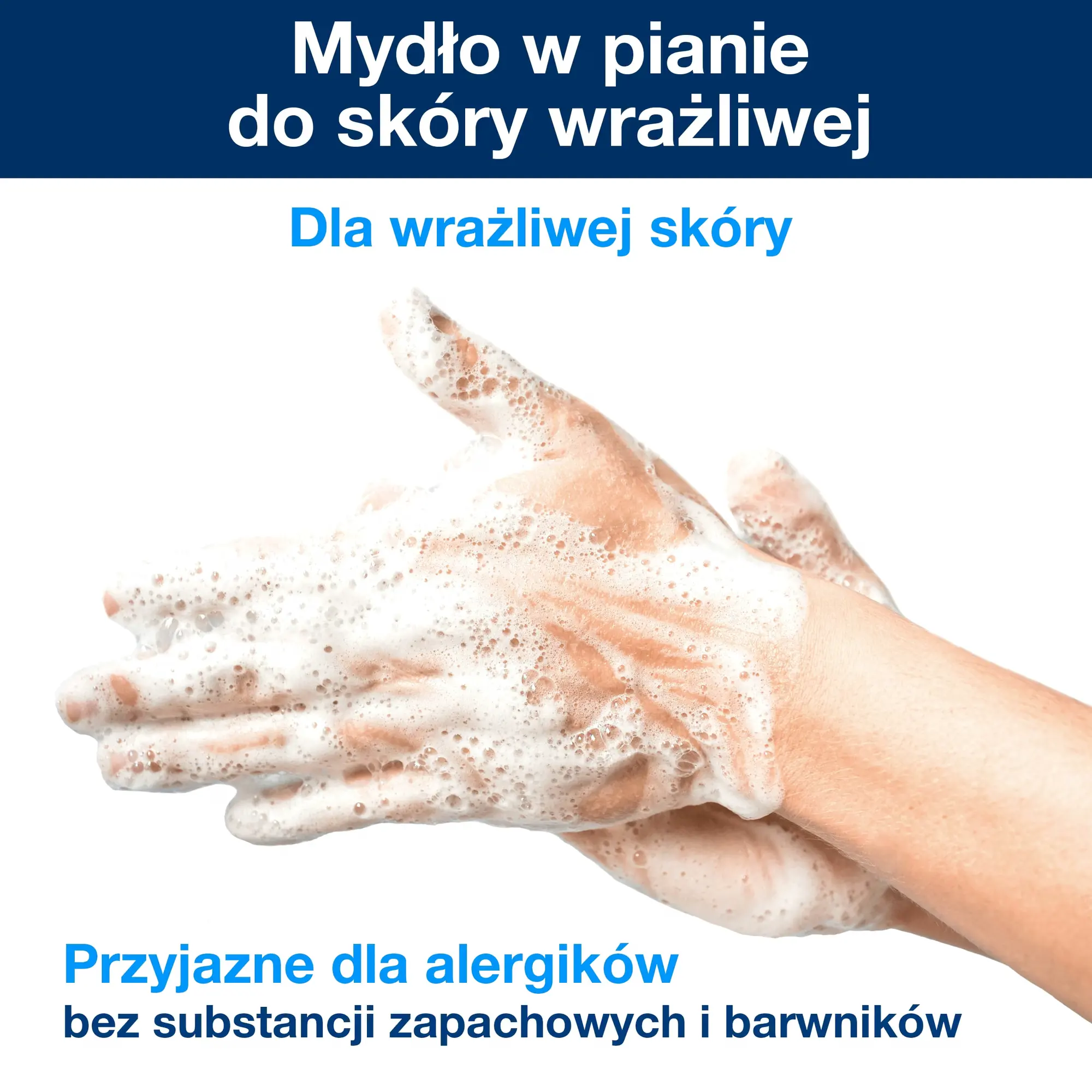 Tork łagodne mydło w pianie do rąk S4, dłonie pokryte białą pianą, produkt przyjazny dla alergików